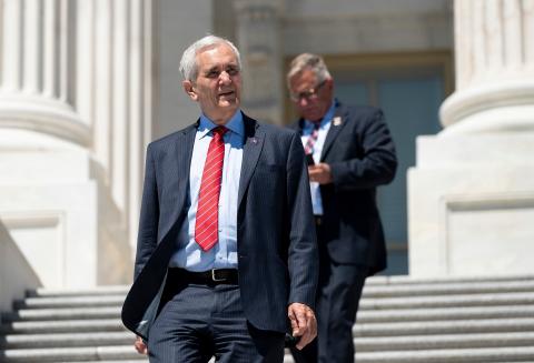 Doggett walking down Capitol steps